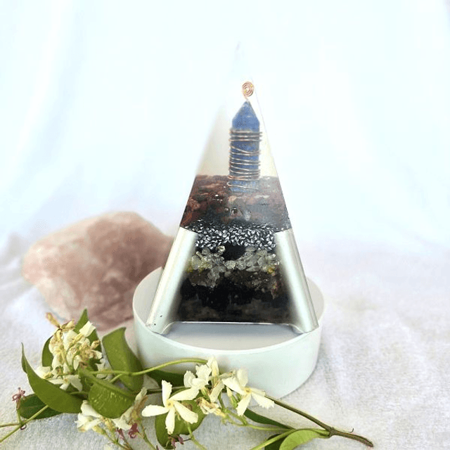 Orgonite pyramide fleur de vie doré et lapis lazuli 