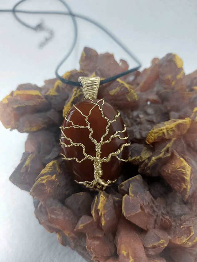 ARBRE DE VIE COULEUR OR SUR CORNALINE