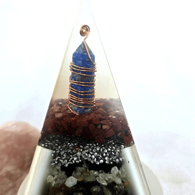 Orgonite pyramide fleur de vie doré et lapis lazuli 