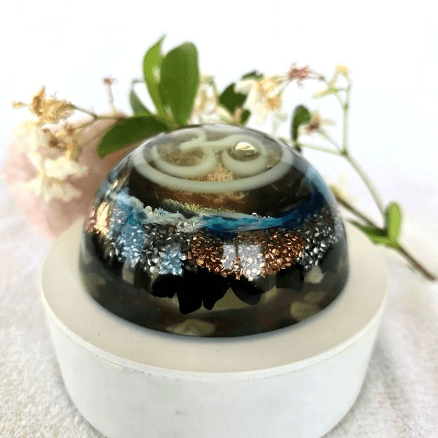 Orgonite dôme symbole OM 10 cm