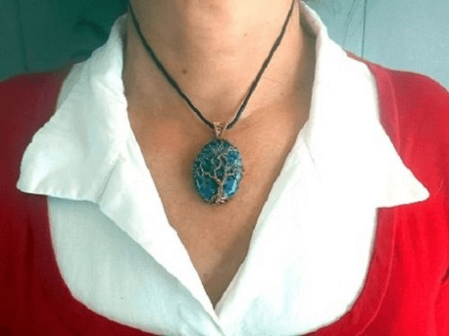 ARBRE DE VIE COULEUR CUIVRE SUR SODALITE MOUCHETE
