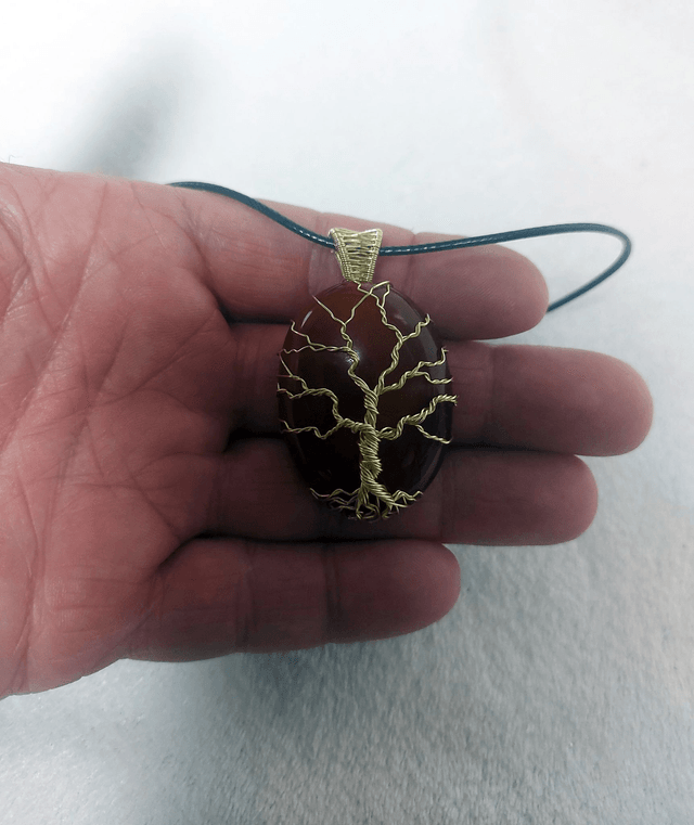 ARBRE DE VIE COULEUR OR SUR CORNALINE