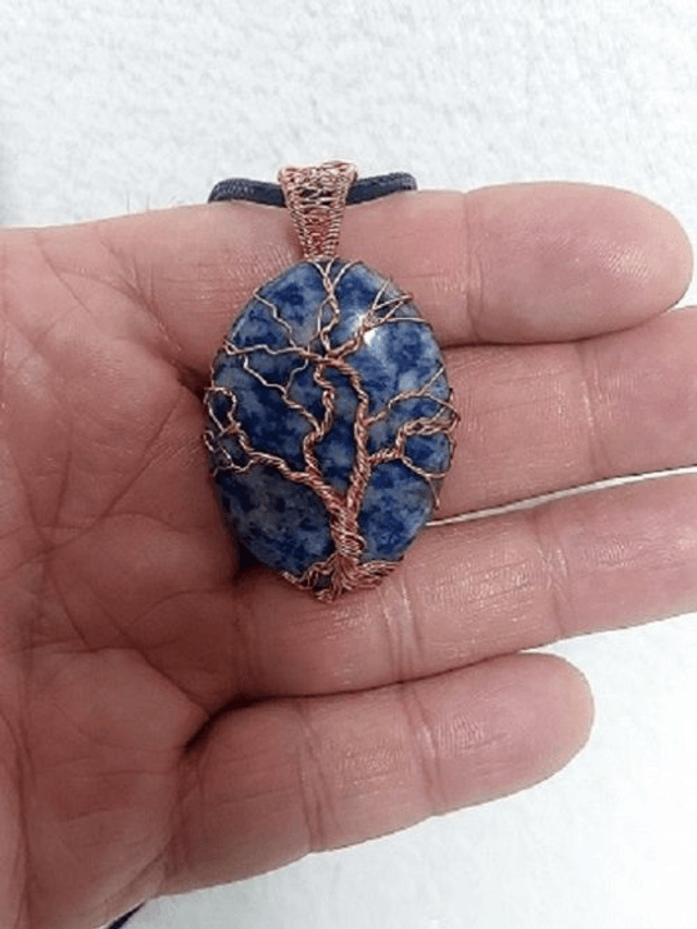 ARBRE DE VIE COULEUR CUIVRE SUR SODALITE MOUCHETE