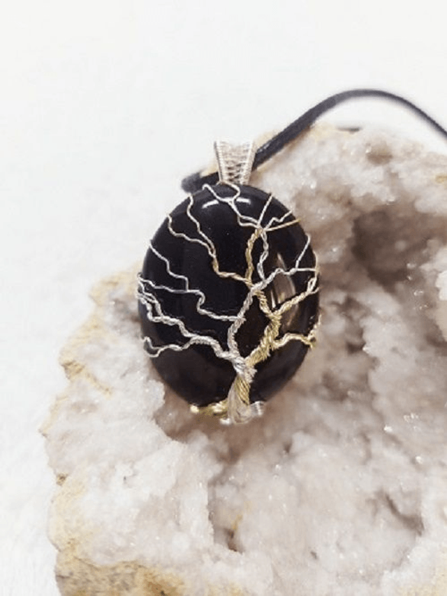 ARBRE DE VIE COULEUR OR SUR ONYX NOIRE
