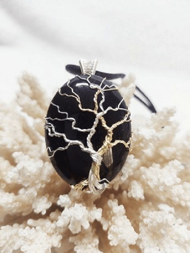 ARBRE DE VIE COULEUR OR SUR ONYX NOIRE