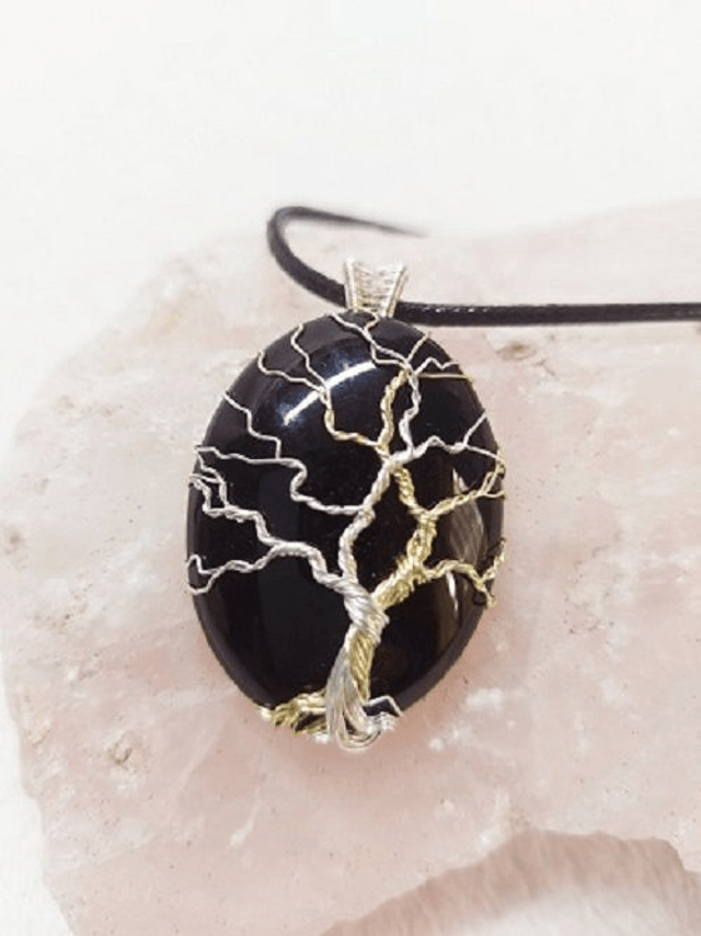 ARBRE DE VIE COULEUR OR SUR ONYX NOIRE