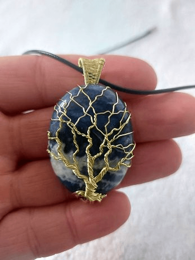 Arbre de vie couleur or sur sodalite marbré