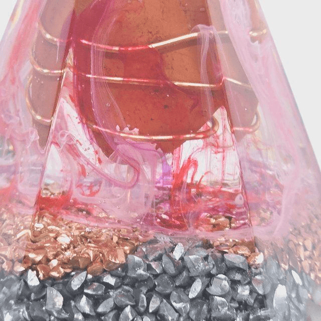 Orgonite pyramide fleur de vie argent hexagonale.